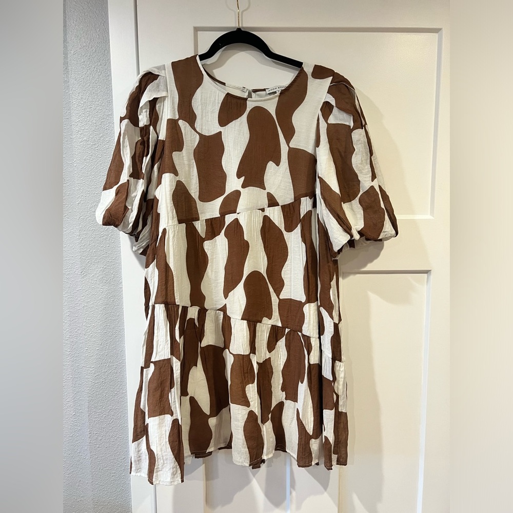 Moon River Wavy Tiered Mini Dress - Brown size large
